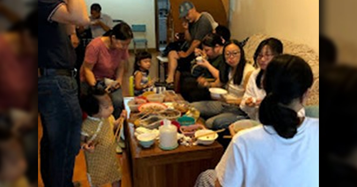 People eating together People eating together - Photo: ChinaAid www.chinaaid.org