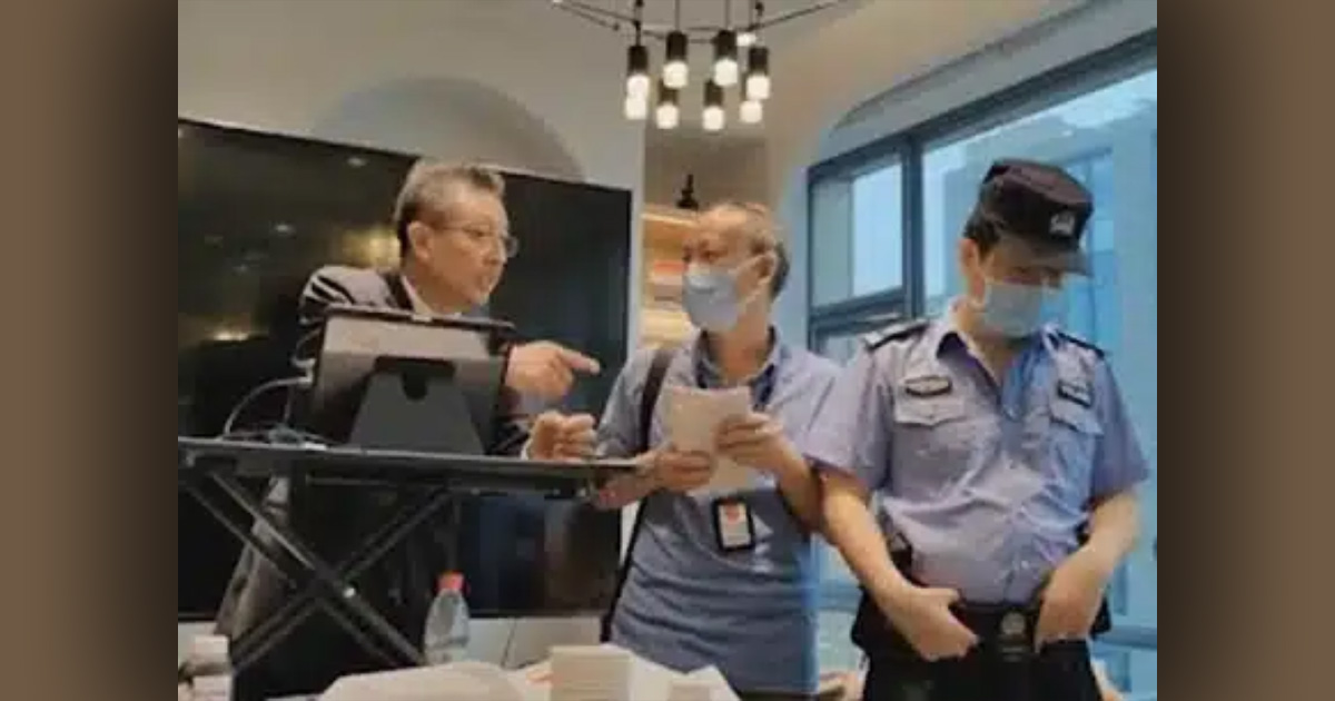 Pastor Huang is talking with two officials. Pastor Huang is talking with two officials.