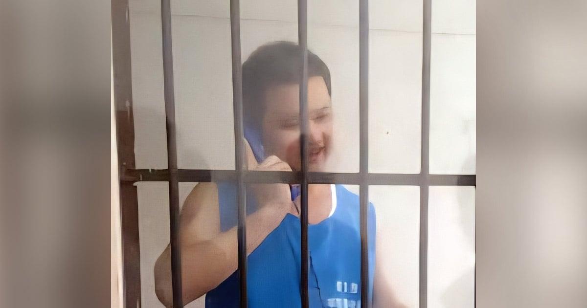 Huang Yizi is speaking on the phone while in prison.