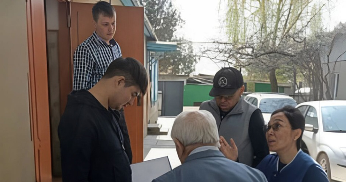 People at the Shu Baptist Church.