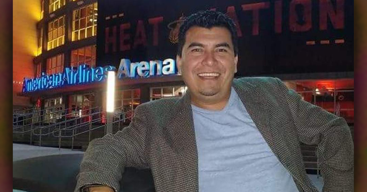 Pastor Rudy Palacios Vargas is smiling.