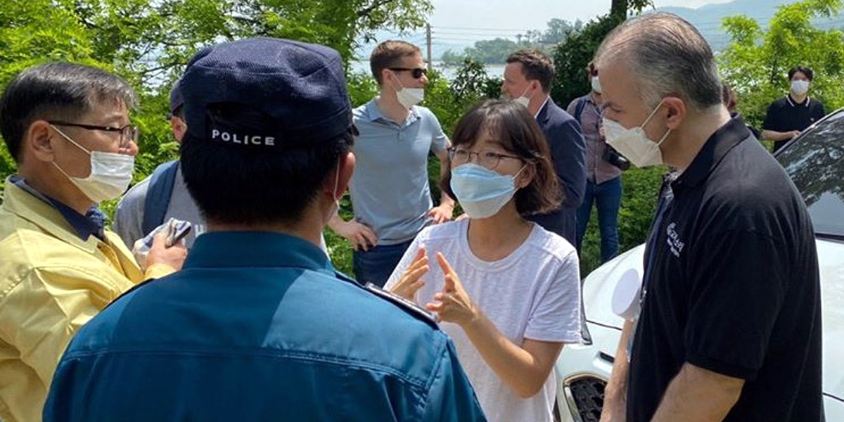 Foleys and police Foleys and police - Photo: Voice of the Martyrs Korea