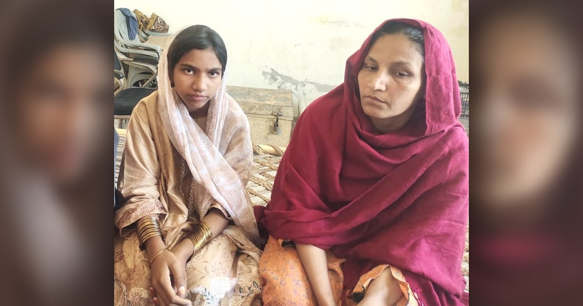 Saba Shafique is sitting with her mother.