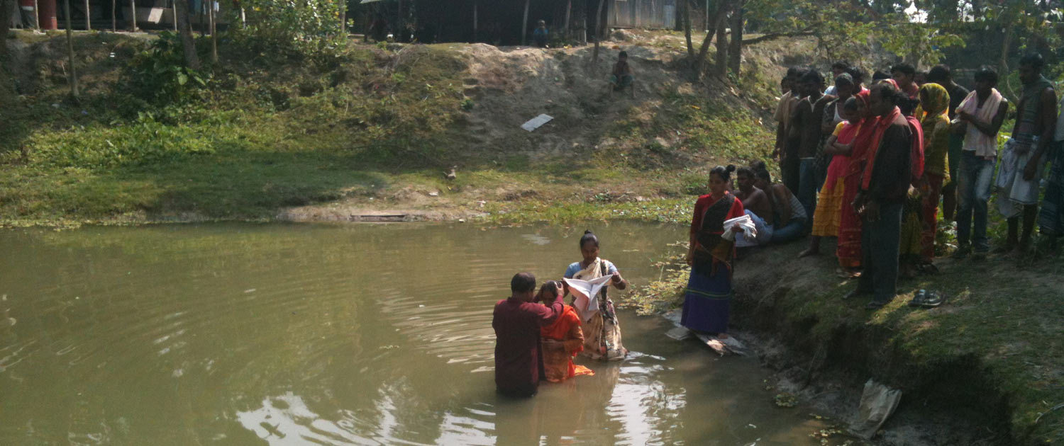 Bangladesh - Baptism service Bangladesh - Baptism service - Photo: VOMC
