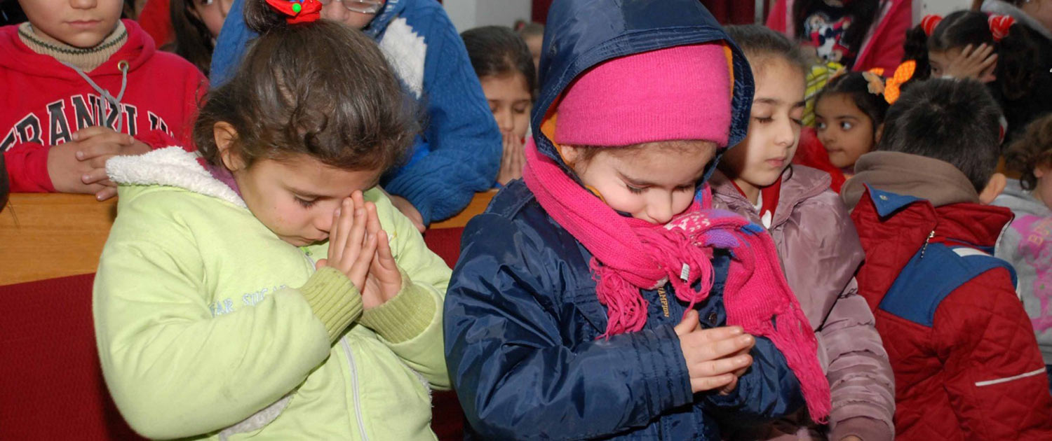 Syria - Children praying Syria - Children praying - Photo: VOMC