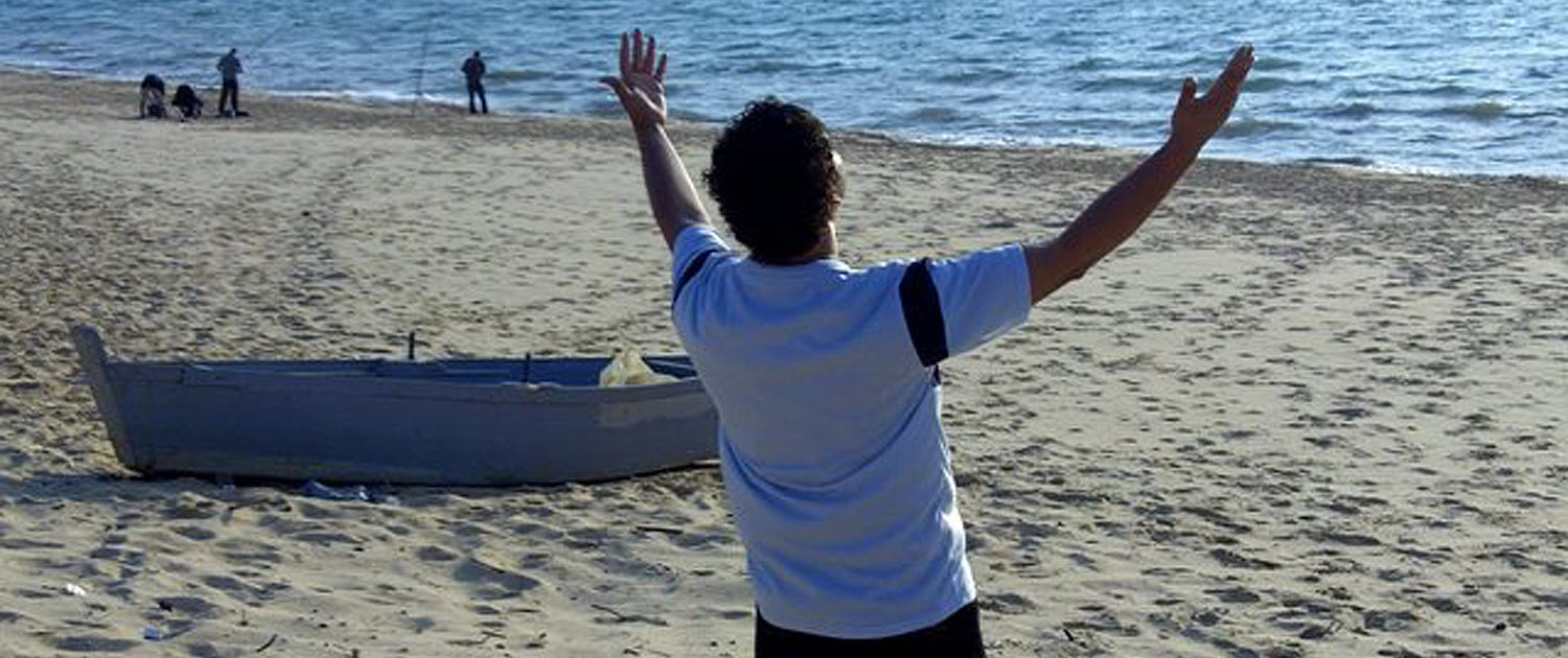 Tunisia - Man raising his arms toward heaven Tunisia - Man raising his arms toward heaven - Photo: VOMC